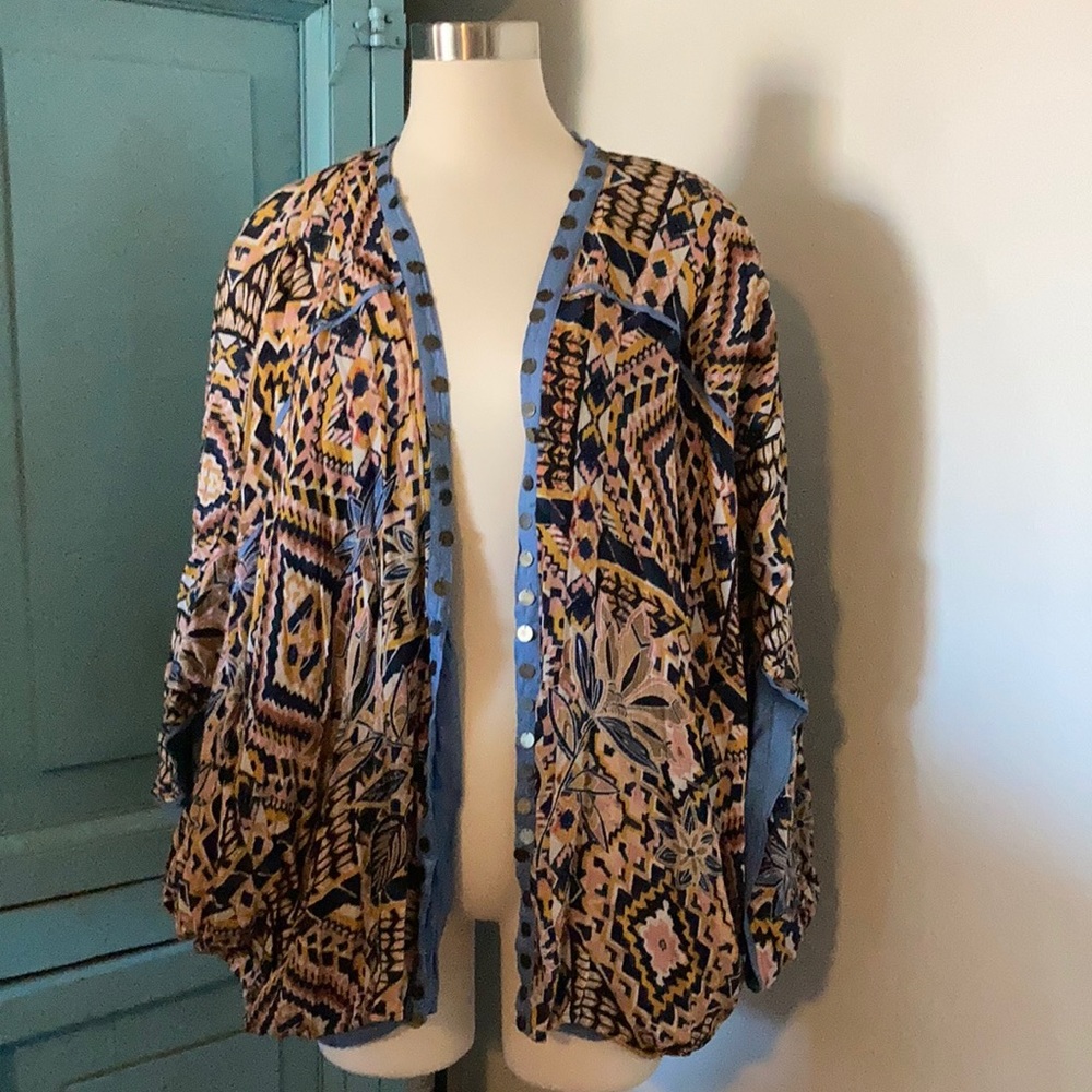 Ariat Social Kimono